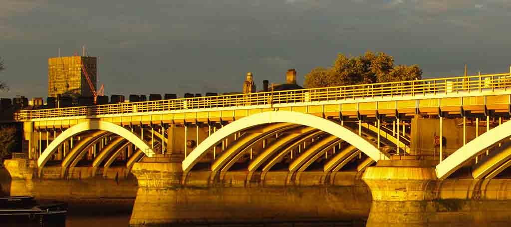 Holidays to Grosvenor Bridge